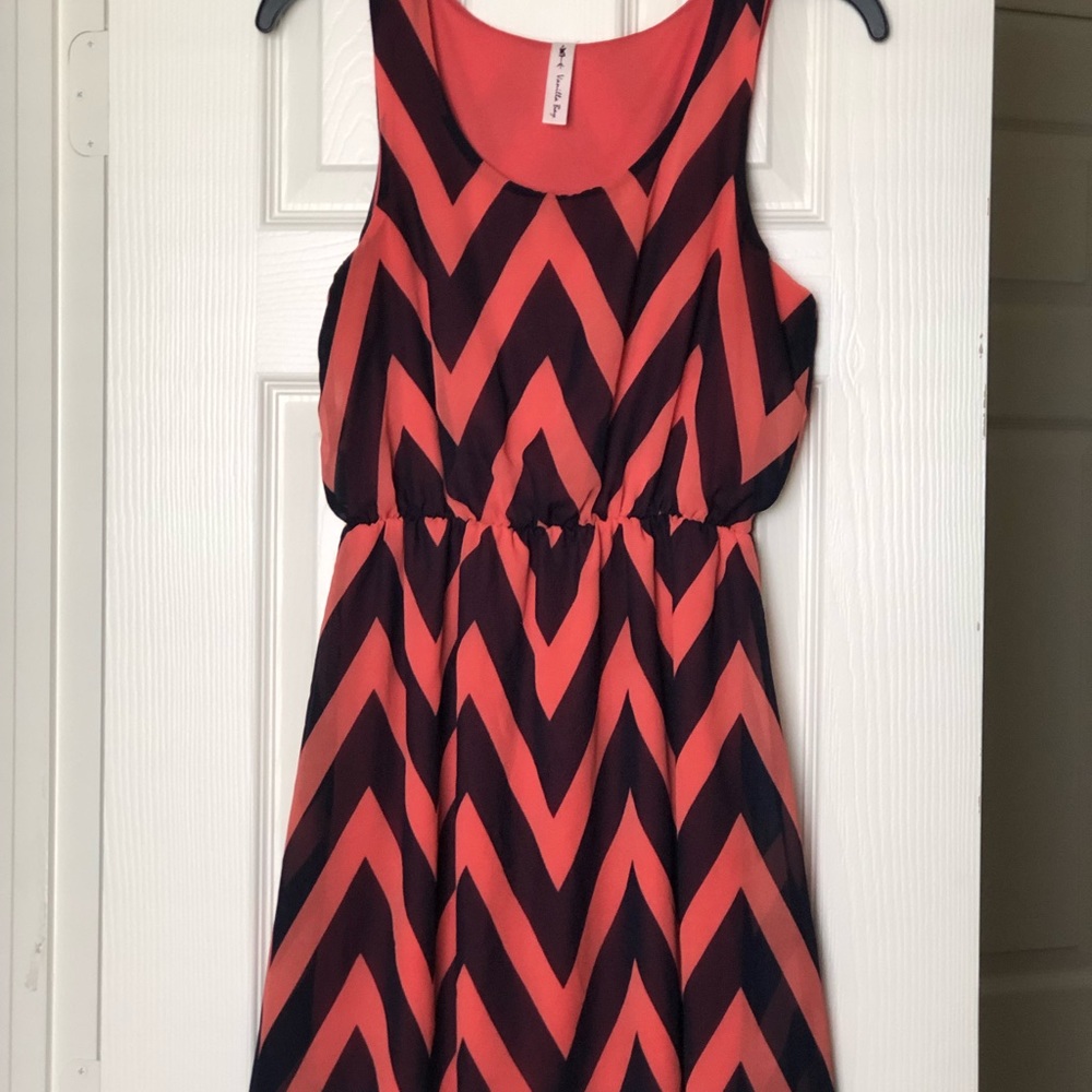 Vanilla Bay short pink and blue chevron dress
